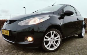 Mazda 2 TS 1.3HP 86PK ZWART AIRCO LM VELGEN STOELVERWARMING